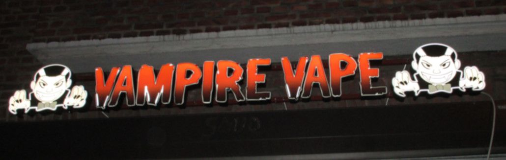 Vampire Vape - Profil-Spezialanfertigung mit innen liegender LED-Technik, wodurch eine sehr helle Ausleuchtung der Außenwerbung gegeben ist. Ebenso in Neuss montiert.